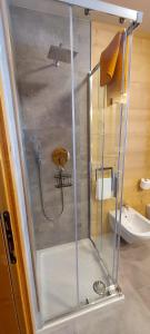 Ein Badezimmer in der Unterkunft Albergo Riglarhaus