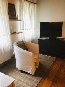 TV a/nebo společenská místnost v ubytování Bed & Breakfast Chez Lips