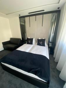 Łóżko lub łóżka w pokoju w obiekcie The Place Boutique & Design Hotel Flachau