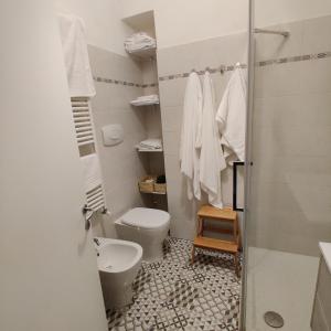 A bathroom at Vista sul carruggio, centro storico di Chiavari