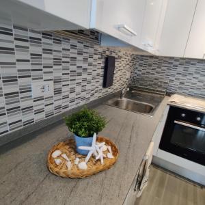 A kitchen or kitchenette at Vista sul carruggio, centro storico di Chiavari