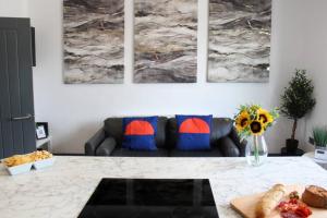 Et opholdsområde på StayWell Apt By Horizon Stays