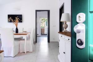 Kuchyň nebo kuchyňský kout v ubytování Edone' by PortofinoHomes