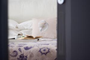 Postel nebo postele na pokoji v ubytování Edone' by PortofinoHomes