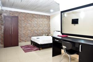 Ένα ή περισσότερα κρεβάτια σε δωμάτιο στο Koraf Hotels