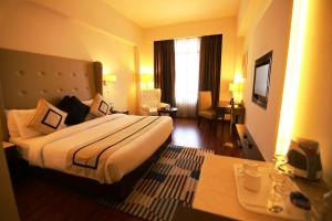 Un pat sau paturi într-o cameră la Hotel President +15 fotografii