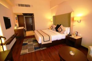 Un pat sau paturi într-o cameră la Hotel President