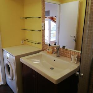 Koupelna v ubytování Apartments Gina