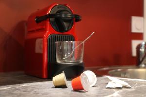 a red mixer sitting on a counter next to a sink at R'Studio Ciné Salle 2 Hypercentre Grenoble in Grenoble +13 photos