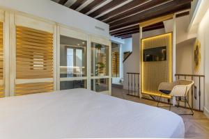 Cama ou camas em um quarto em Senabre Suites by Vilamassalia Only Adults