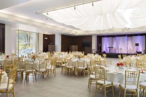 Restaurace v ubytování Aspen Meadows Resort + 37 fotografií