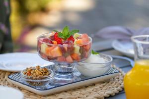 a glass bowl of fruit and nuts on a tray at Airlies Historical Guest House in Montagu