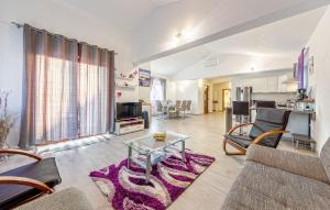 a living room with a couch and a table at Villa Klaudia in Valtura