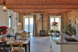 A restaurant or other place to eat at Nº18 A Private country hideaway in Monferrato
