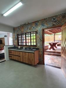 Cucina o angolo cottura di Vanuchi Beach Casa Litoral Norte