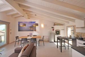 a kitchen and living room with a table and chairs at Gardaliva 5 in Manerba del Garda