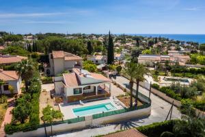 widok z lotu ptaka na dom z basenem w obiekcie House&Villas - Due Palme w Syrakuzach