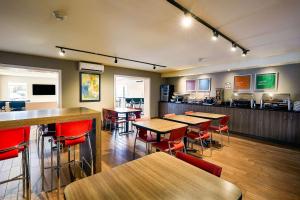 a restaurant with tables and chairs and a bar at Comfort Inn in Rouyn