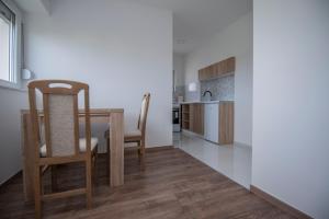 a kitchen and dining room with a table and chairs at Apartman Arijana in Trebinje