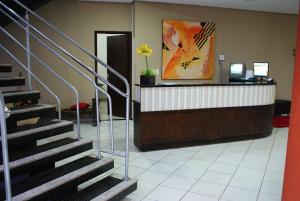 a lobby with a staircase and a reception desk at Colorado Plaza Hotel in Rio Verde