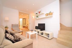 Telewizja i/lub zestaw kina domowego w obiekcie 002 Casa Can Salroig ETV12975 by Mallorca Charme