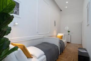 Postel nebo postele na pokoji v ubytování BEST located, 150 m2 5 bedrooms apt.,