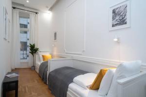 Postel nebo postele na pokoji v ubytování BEST located, 150 m2 5 bedrooms apt.,