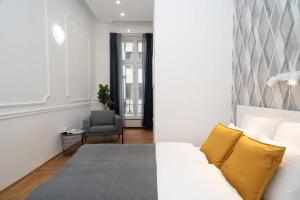 Postel nebo postele na pokoji v ubytování BEST located, 150 m2 5 bedrooms apt.,