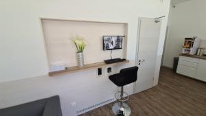 TV a/nebo společenská místnost v ubytování Cabin HOSTEL