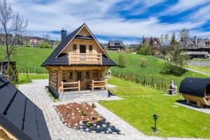 Vonkajšia záhrada v ubytovaní TatryTop Osada Gazdówka z sauną