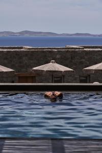 A piscina localizada em Amyth of Mykonos Agios Stefanos ou nos arredores