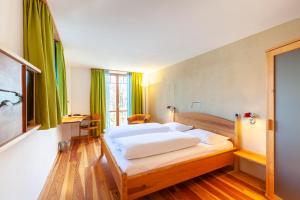 Katil atau katil-katil dalam bilik di BIO-Hotel Alter Wirt