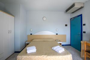 Postel nebo postele na pokoji v ubytování Hotel Bristol - a 30 mt dalla spiaggia + 37 fotografií