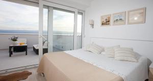 Posteľ alebo postele v izbe v ubytovaní Apartment in Duce with sea view, terrace, air conditioning, Wi-Fi (3425-10)
