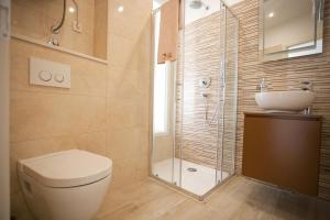 Kúpeľňa v ubytovaní Apartment in Duce with sea view, terrace, air conditioning, Wi-Fi (3425-10)
