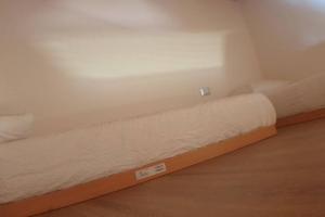 A bed or beds in a room at LA FINESTRA SUL FIUME-GRAZIOSA MANSARDA.CIR 014O74