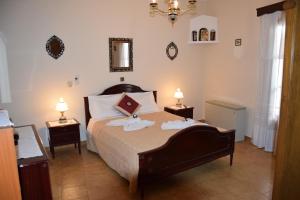 Postel nebo postele na pokoji v ubytování Naoussa Center Cycladic House