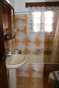 Koupelna v ubytování Naoussa Center Cycladic House