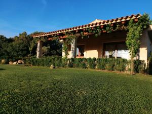Aed väljaspool majutusasutust Agriturismo Fioredda