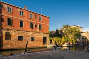 The building in which Az apartmant is located