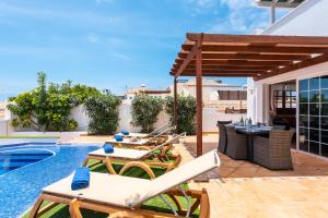 The swimming pool at or close to Casa Piscis