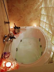 a bath tub in a bathroom with a sink at Hostería Las Fuentes in Rubayo