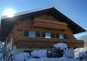 a building with snow in front of it at Ferienwohnung Aigner in Bischofswiesen