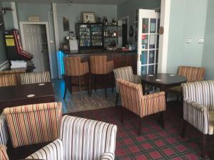 Salon ili bar u objektu The Glenroy Guest House