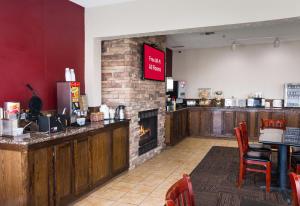 Kuchyň nebo kuchyňský kout v ubytování Red Roof Inn Dumas