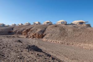 a dirt hill with houses on top of it at Canyon Lodge Désert Agafay in Lalla Takerkoust