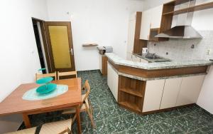 Kuchyň nebo kuchyňský kout v ubytování Apartment MERI (4172)
