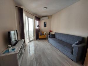 Telewizja i/lub zestaw kina domowego w obiekcie Hernando Sea Front Optic Fiber Internet Apartment