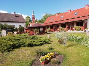Vonkajšia záhrada v ubytovaní Apartamenty Kołczewo
