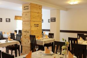 Photo de la galerie de l'établissement Stan és Panzió, à Balatonalmádi 61 autres photos